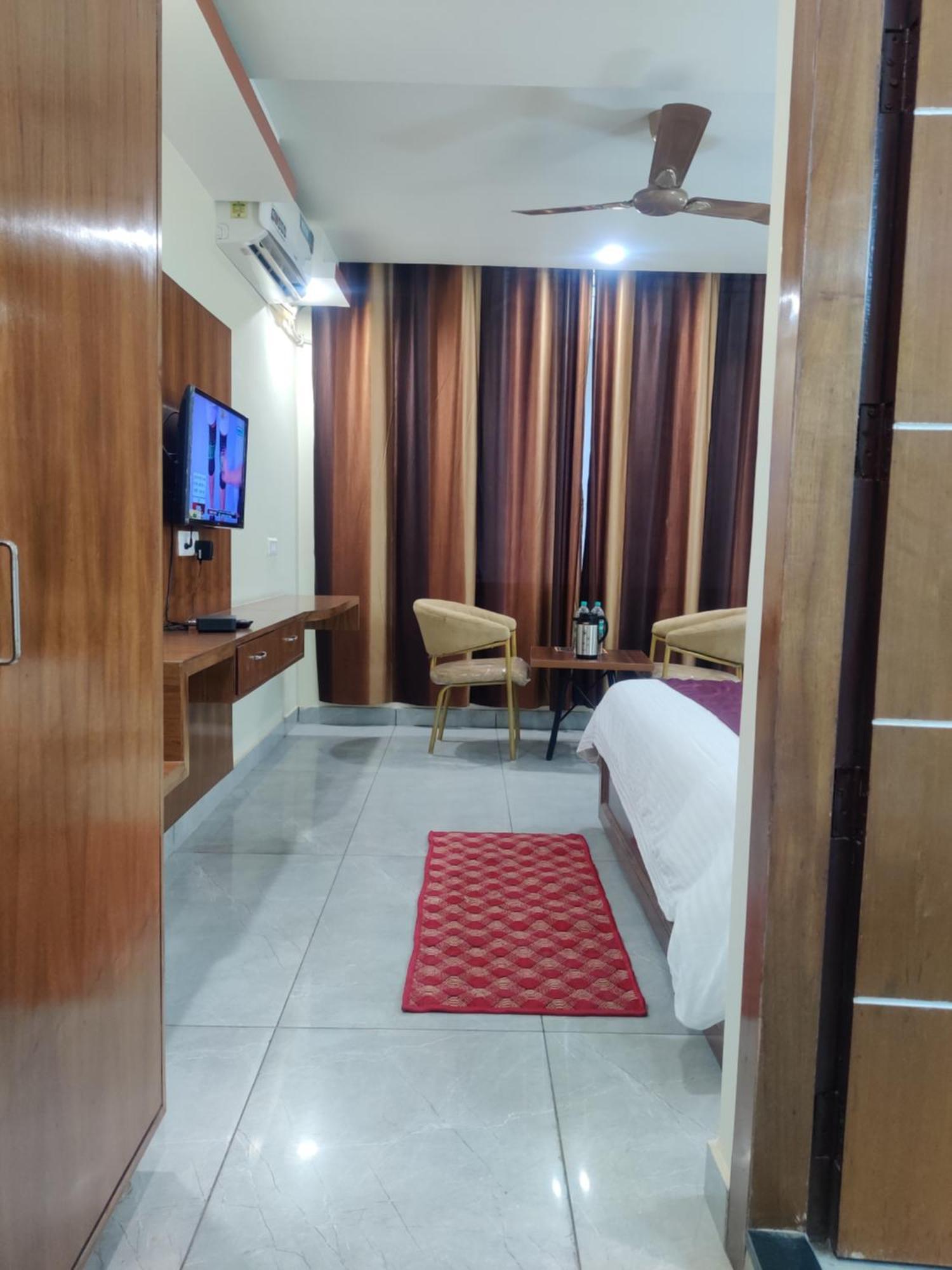 Hotel Hv Nāhan Esterno foto